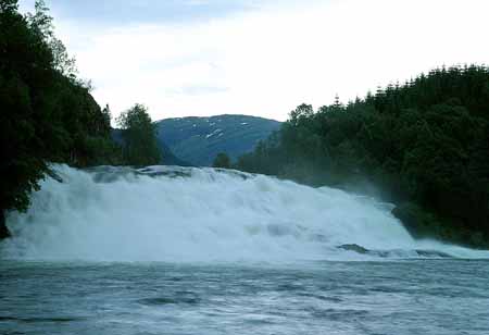 L1307_wasserfall_norwegen