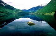 L0560_fjord_norwegen_spiegelung